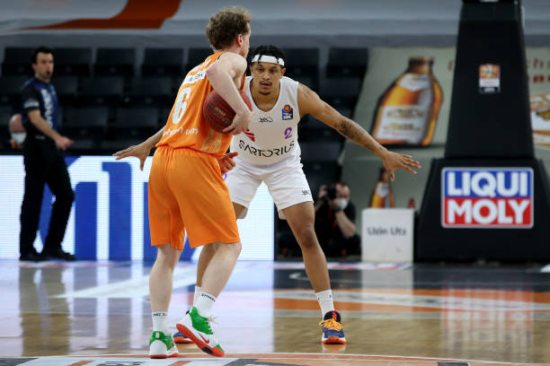 传统冰球强 传统冰球强